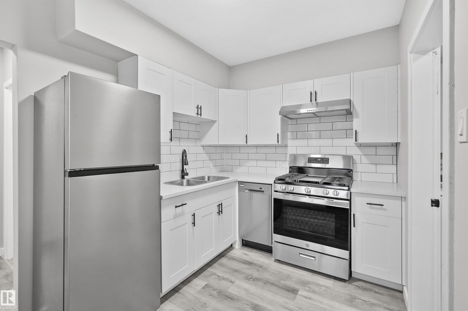 Property Photo:  10049 154 Street NW 2  AB T5P 2H1 