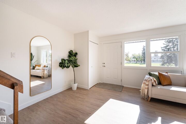 Property Photo:  113 Village On The Green Green NW  AB T5A 1H2 