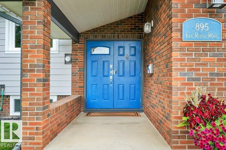 Property Photo:  895 Lee Ridge Road NW  AB T6K 0R1 