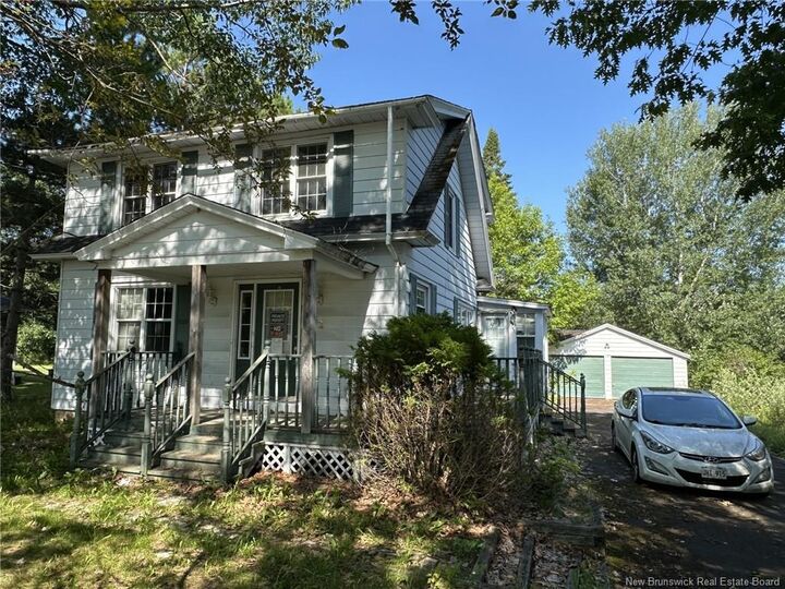 Property Photo:  52 Chestnut Street  NB E4B 3L5 