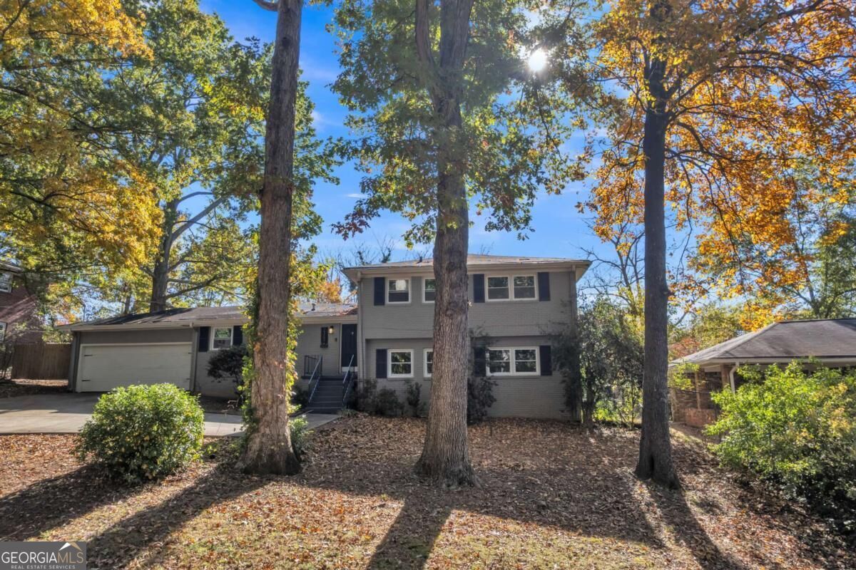 Property Photo: 2363 Oakridge Court GA 30032