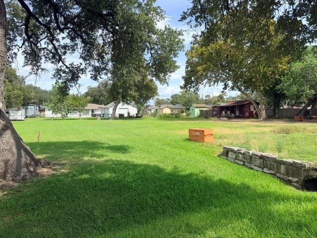 Property Photo:  510 Hinken  TX 77531 