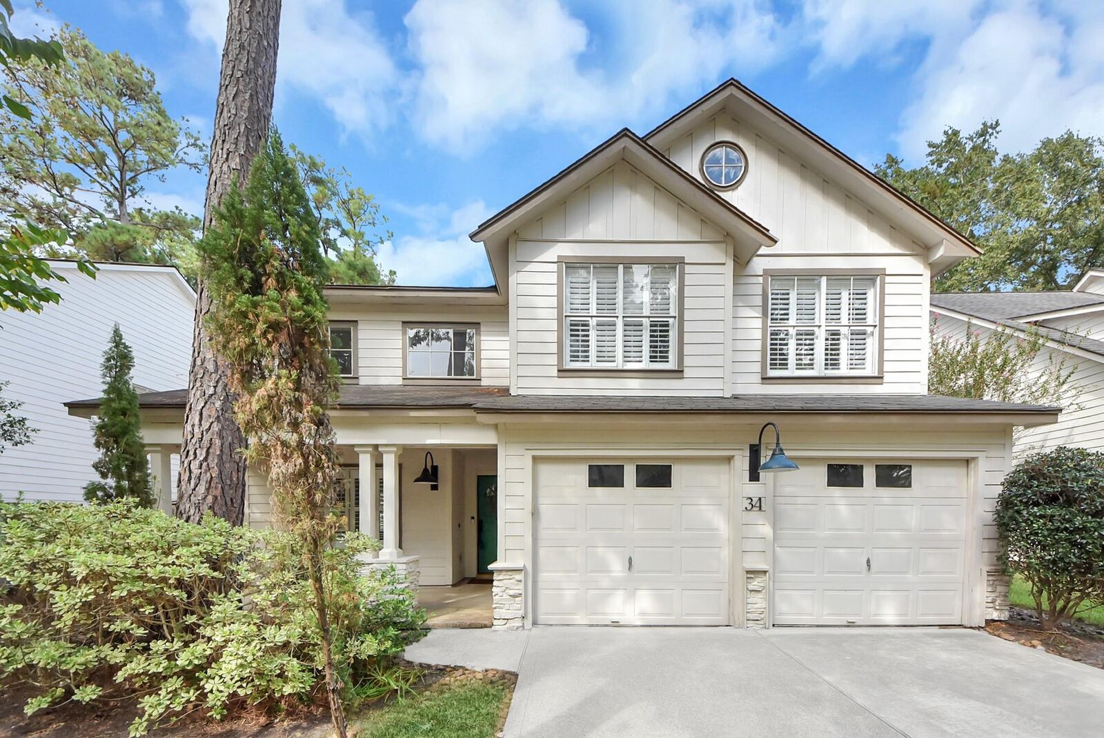 Property Photo: 34 E Gaslight Place TX 77382