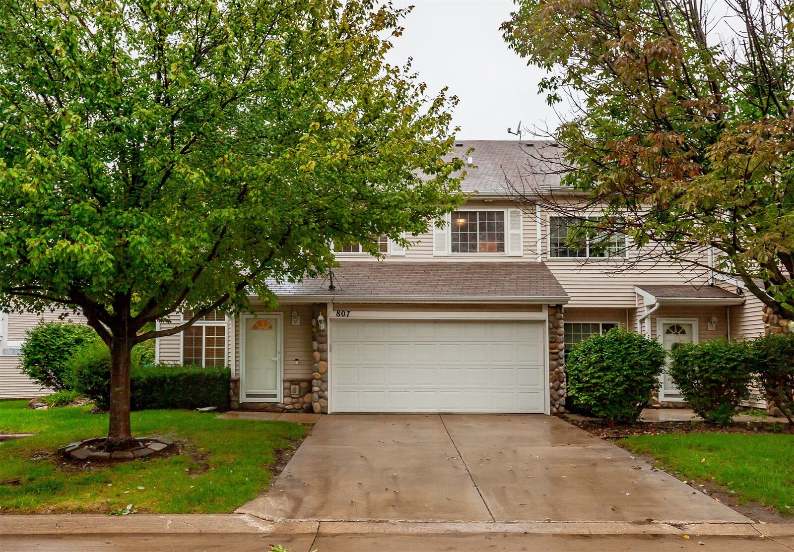 Property Photo: 3799 Village Run Drive 807 IA 50317