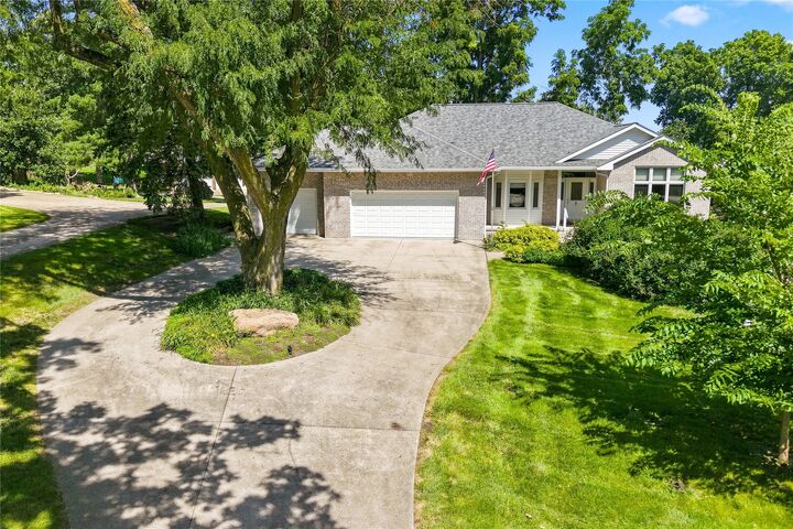 Property Photo: 115 E Pine Ridge Drive IA 50226