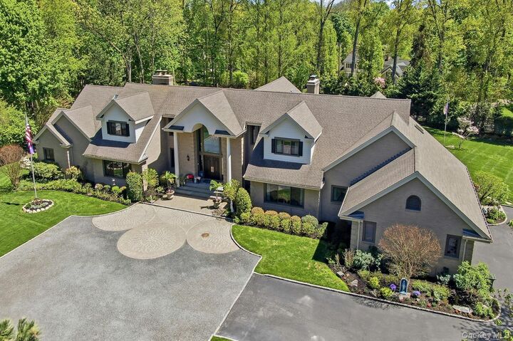 Property Photo:  10 Fox Meadow Lane  NY 11743 