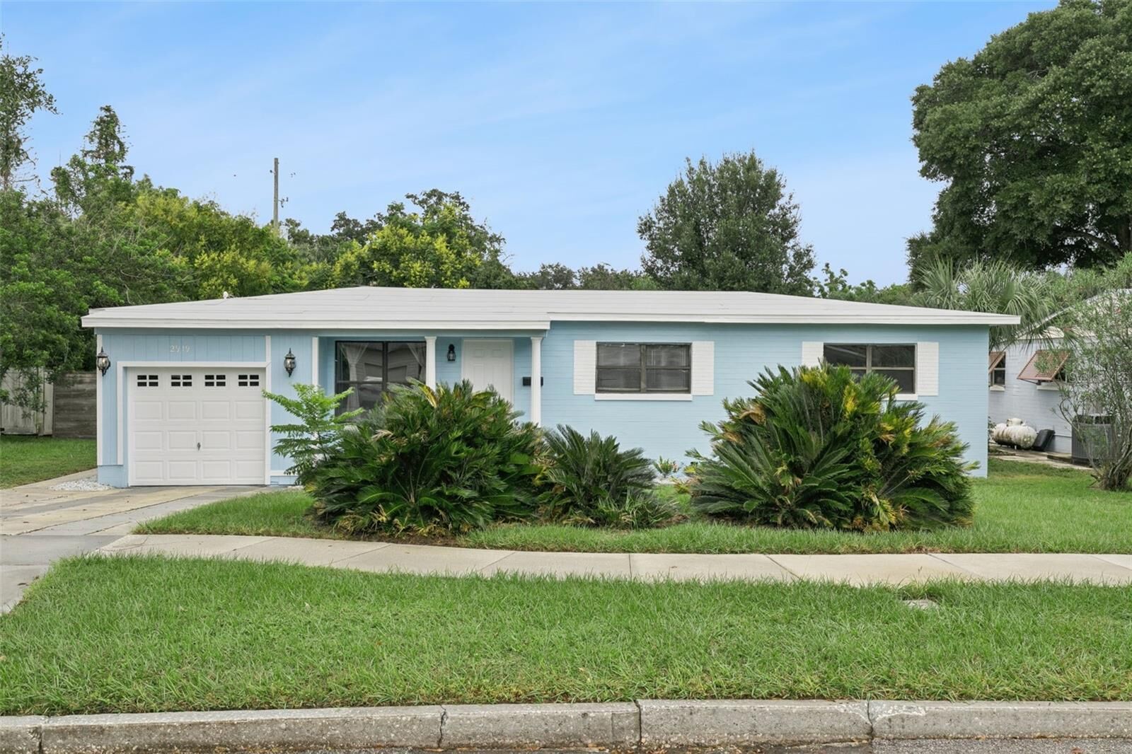 Property Photo:  2919 Huntington Street  FL 32803 