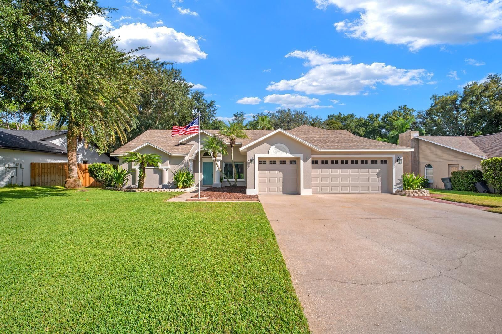 Property Photo:  3912 Appletree Drive  FL 33594 