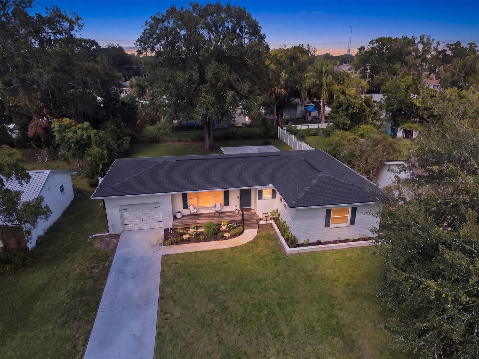Property Photo: 125 Siobhan Avenue FL 33613