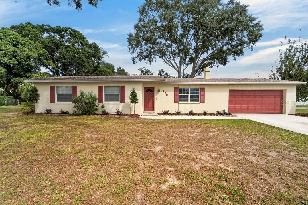 Property Photo:  820 Blackberry Lane  FL 33511 