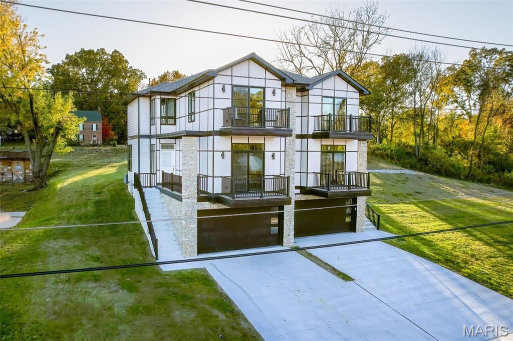 Property Photo:  512 W 2nd Street  MO 63090 