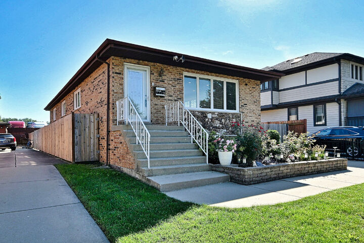 Property Photo:  2329 Trumbull Avenue  IL 60171 