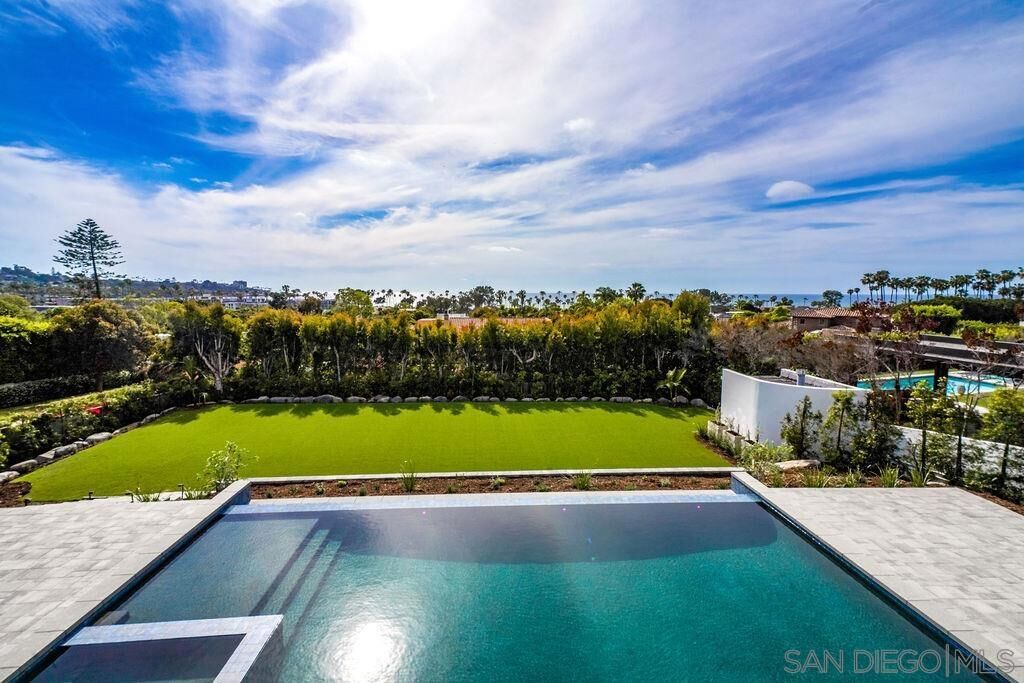 Property Photo:  8308 Calle Del Cielo  CA 92037 