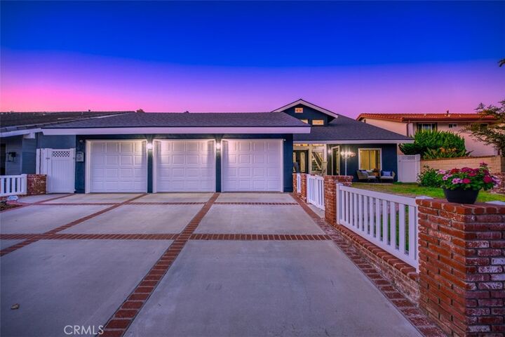 Property Photo: 1828 Kinglet Court CA 92626