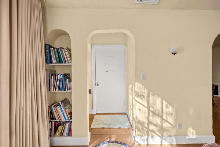 Property Photo:  2627 Land Park Drive  CA 95818 