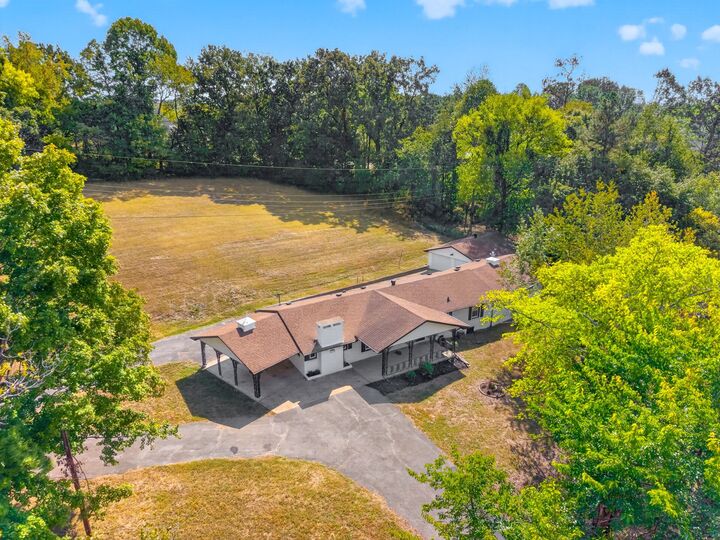 Property Photo:  342 Earl Slate Rd  TN 37043 