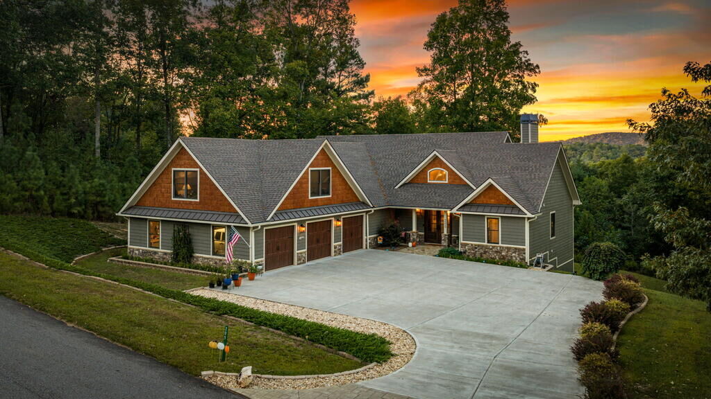 Property Photo: 205 Eastridge Court GA 30512