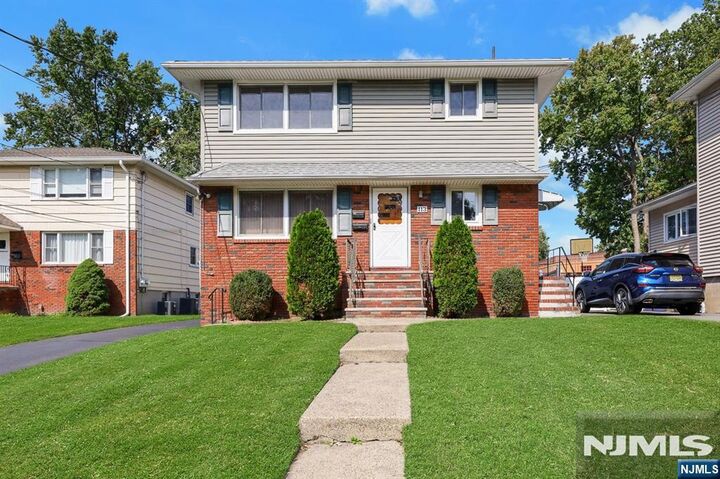 Property Photo:  113 Rochelle Parkway 2  NJ 07663 