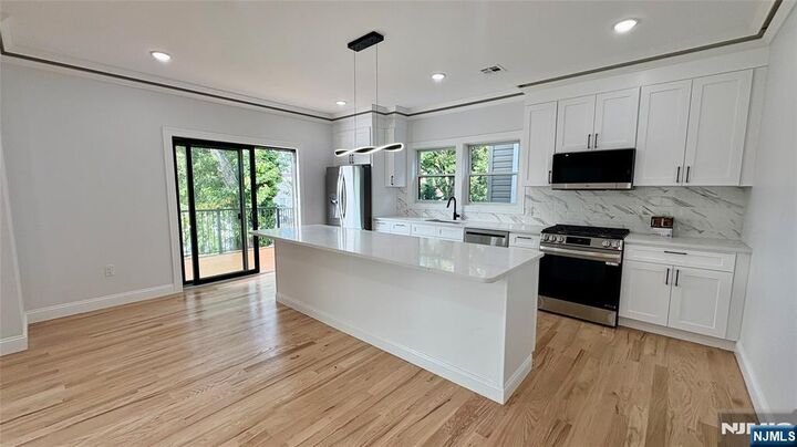 Property Photo:  43 John Street 1  NJ 07032 