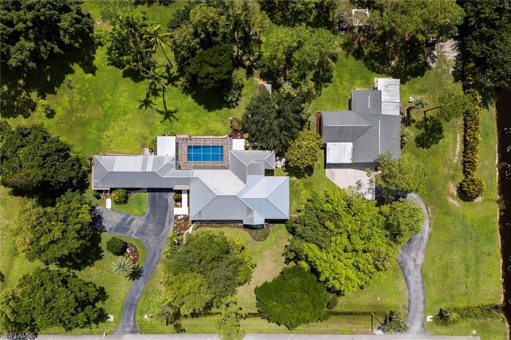 Property Photo:  6460 Hidden Oaks Ln  FL 34119 