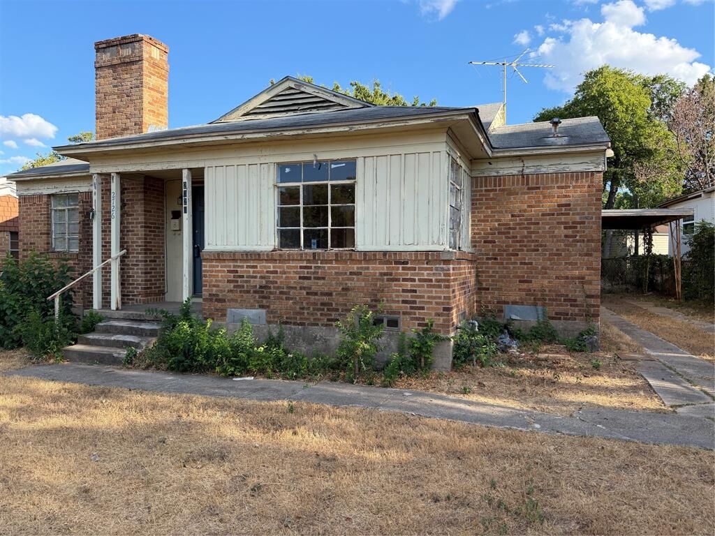 Property Photo: 2726 Avon Street TX 75211