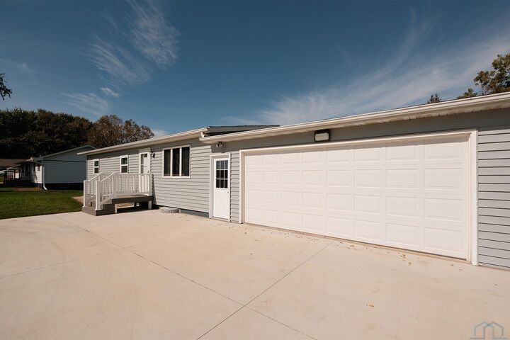 Property Photo:  3128 370th Street  IA 51250 