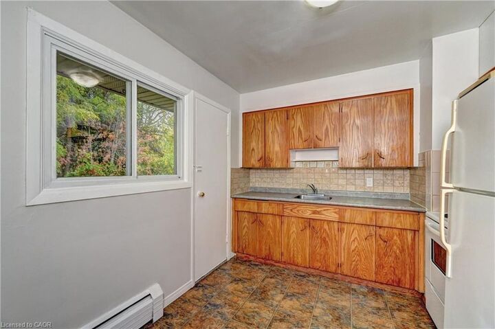 Property Photo:  280 Sydney Street S A6  ON N2G 3V9 