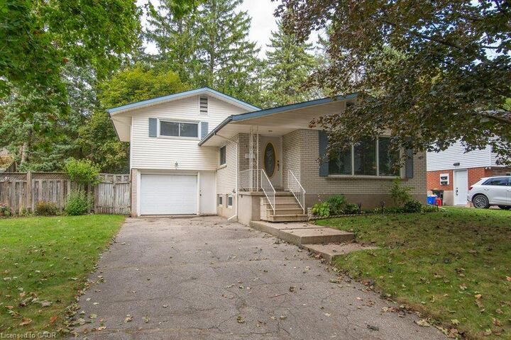 Property Photo:  132 Forest Hill Drive  ON N2M 4G3 