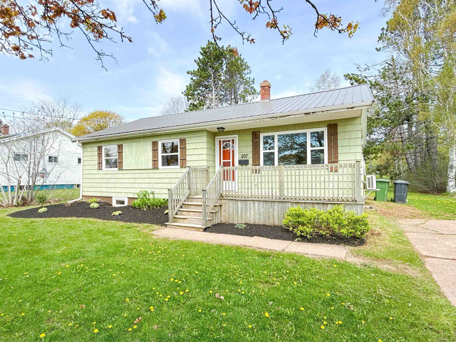 Property Photo:  207 Belvedere Avenue  PE C1A 2Z2 
