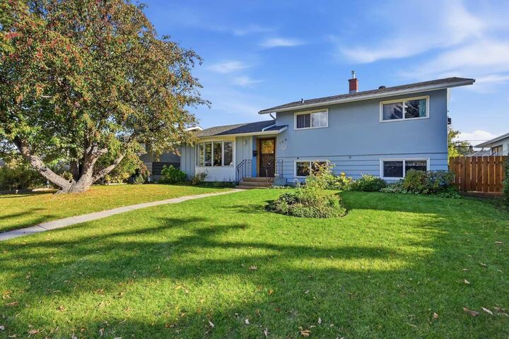 Property Photo:  120 Fairview Crescent SE  AB T2H 0Z6 