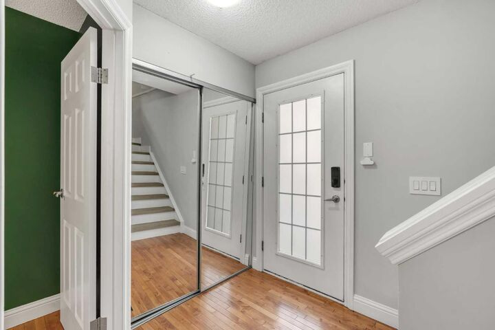 Property Photo:  1205 Signal Hill Green SW  AB T3H 2Y4 