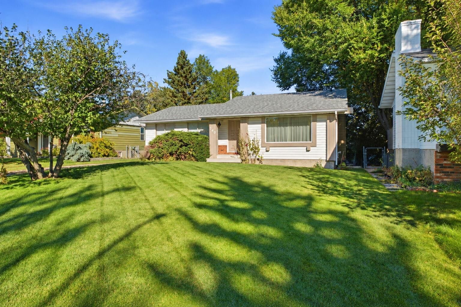 Property Photo:  340 Canniff Place SW  AB T2W 2L9 