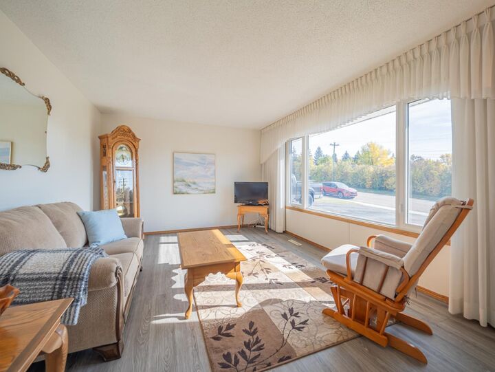 Property Photo:  5320 54 Street  AB T0B 0H0 