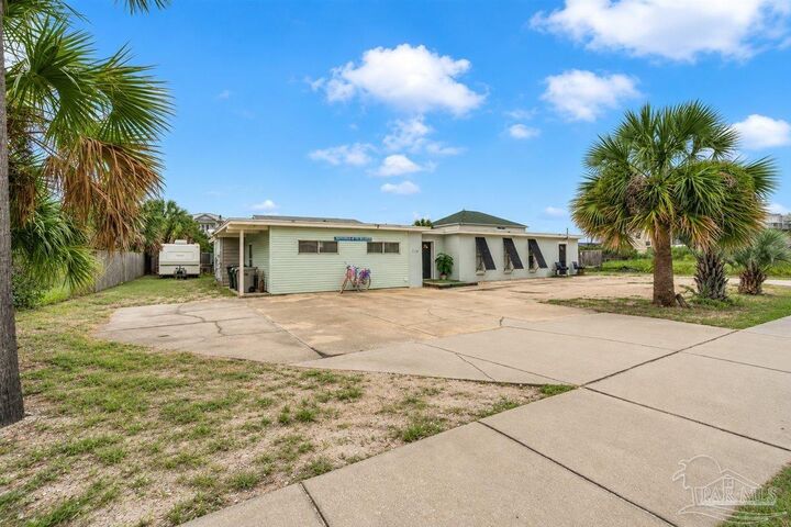 Property Photo:  710 Via Deluna Dr  FL 32561 