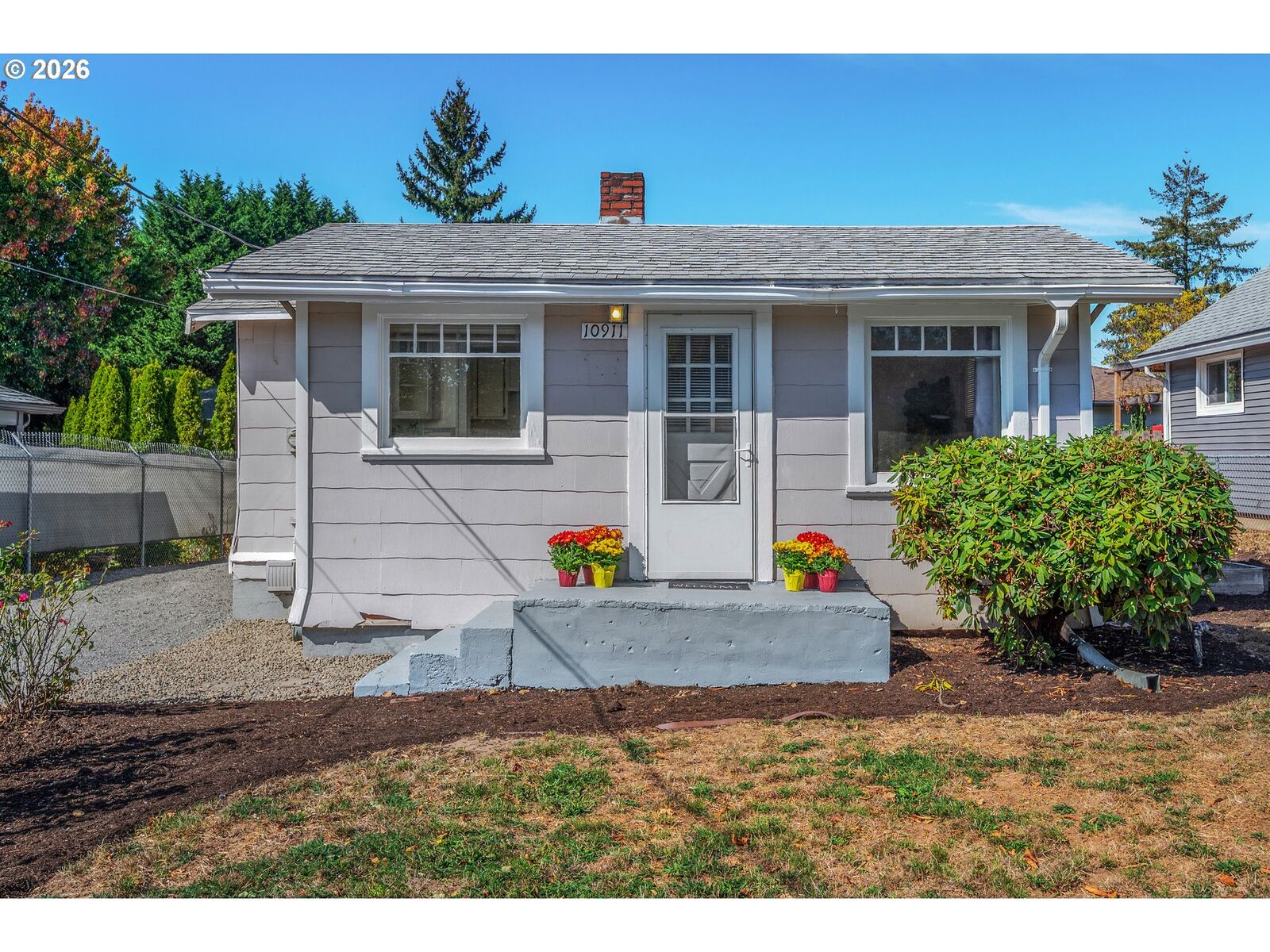 Property Photo:  10911 SE Myrtle St  OR 97222 