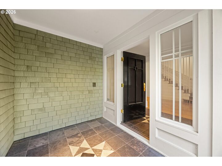 Property Photo:  5406 SW Woods Ct  OR 97221 