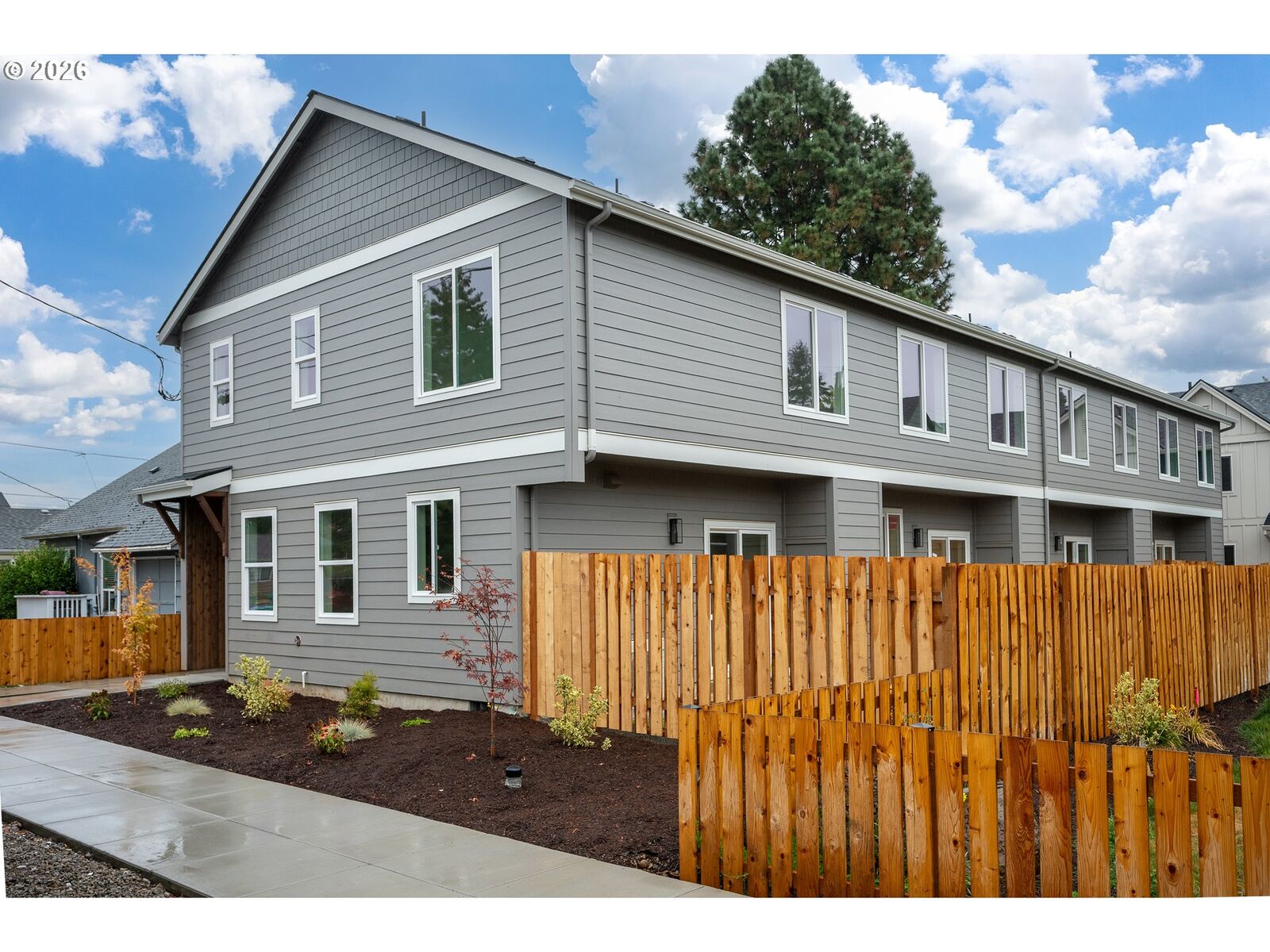Property Photo:  1122 NE 84th Ave  OR 97220 