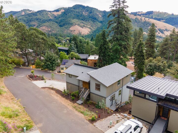 Property Photo:  215 NW Sophie Ln  WA 98672 