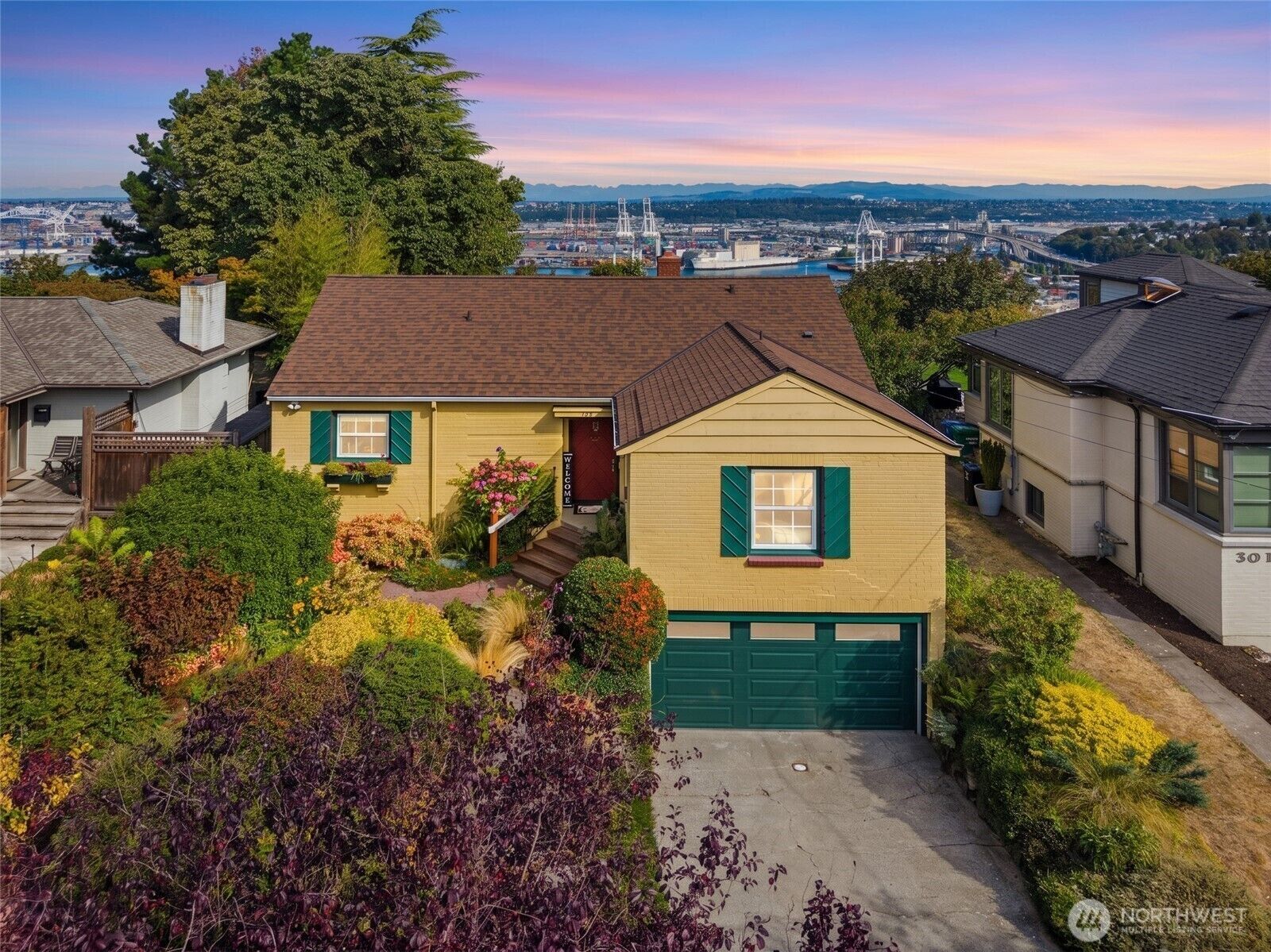 Property Photo: 3006 36th Avenue SW WA 98126