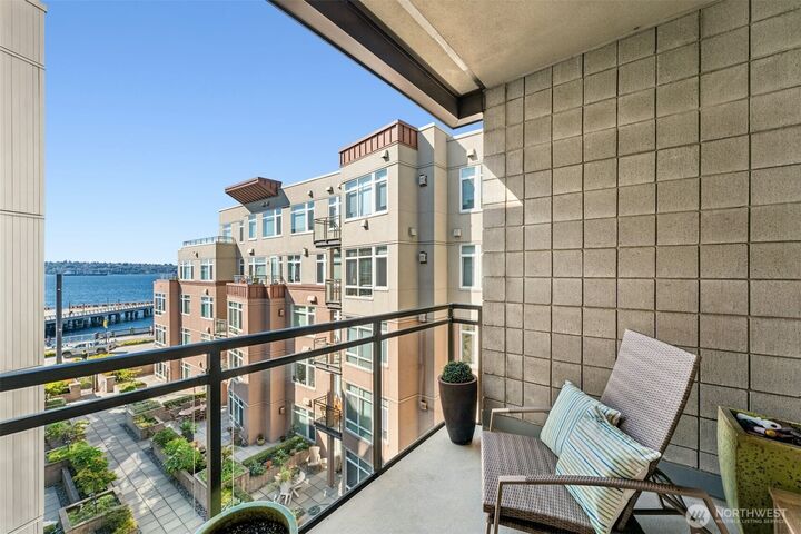 Property Photo:  1900  Alaskan Way 410  WA 98101 