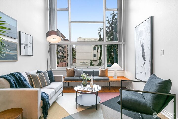 Property Photo:  1000  Union St 315  WA 98101 