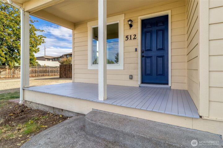 Property Photo: 512 N Roosevelt Street WA 99362