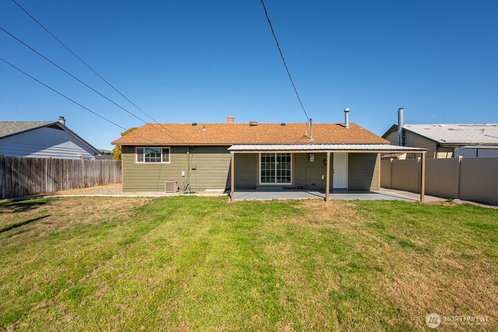 Property Photo: 719 W Loop Drive WA 98837