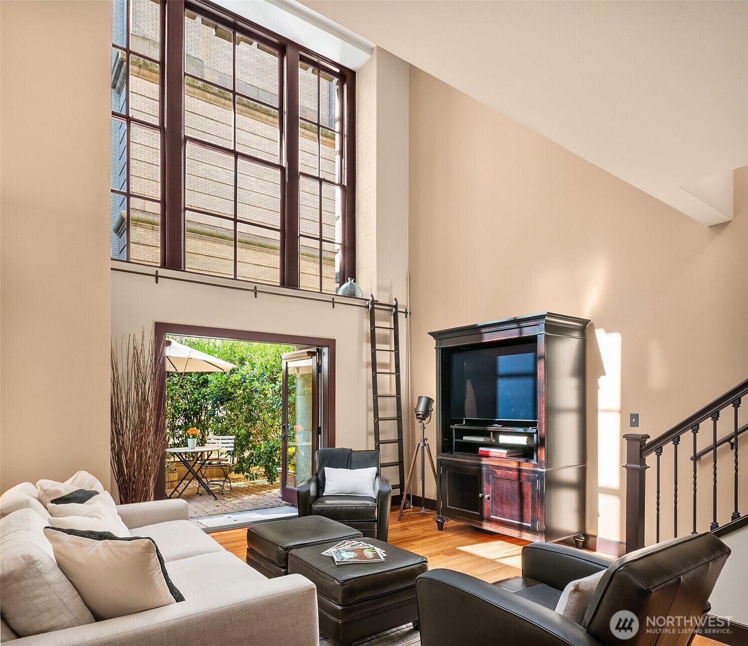 Property Photo:  201  Galer Street 102  WA 98109 