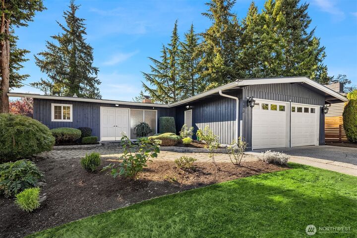 Property Photo:  113  152nd Place SE  WA 98007 