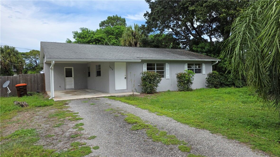 Property Photo: 1630 4th Place FL 32962