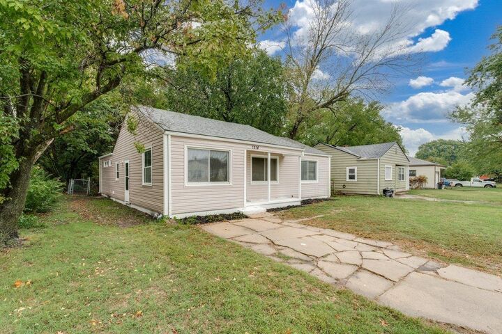 Property Photo:  1514 N Battin St  KS 67208 