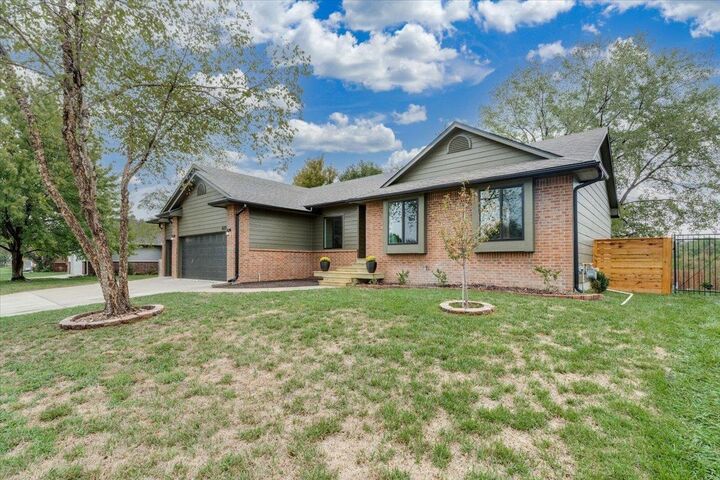 Property Photo: 612 N Ridgehurst Street KS 67230