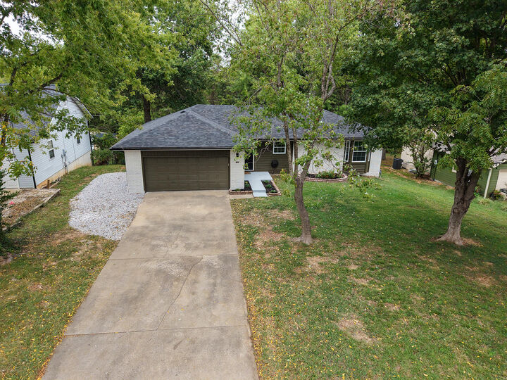 Property Photo: 103 E Horseshoe Drive MO 65714