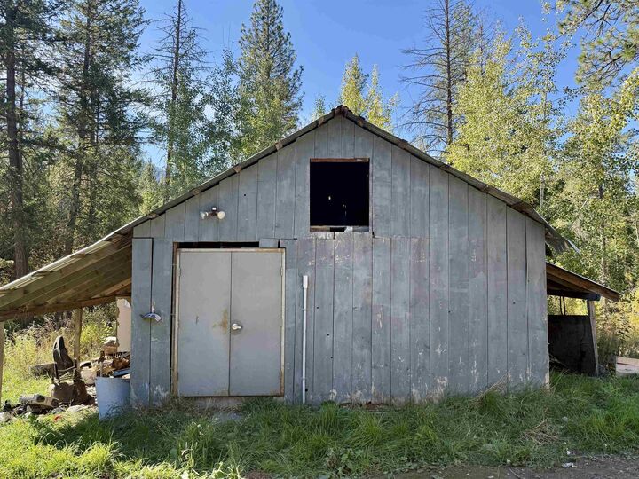 Property Photo:  2205 Blue Creek Locke Rd  WA 99101 